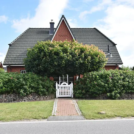 Holiday home Cozy Holiday In With Beach Nearby *